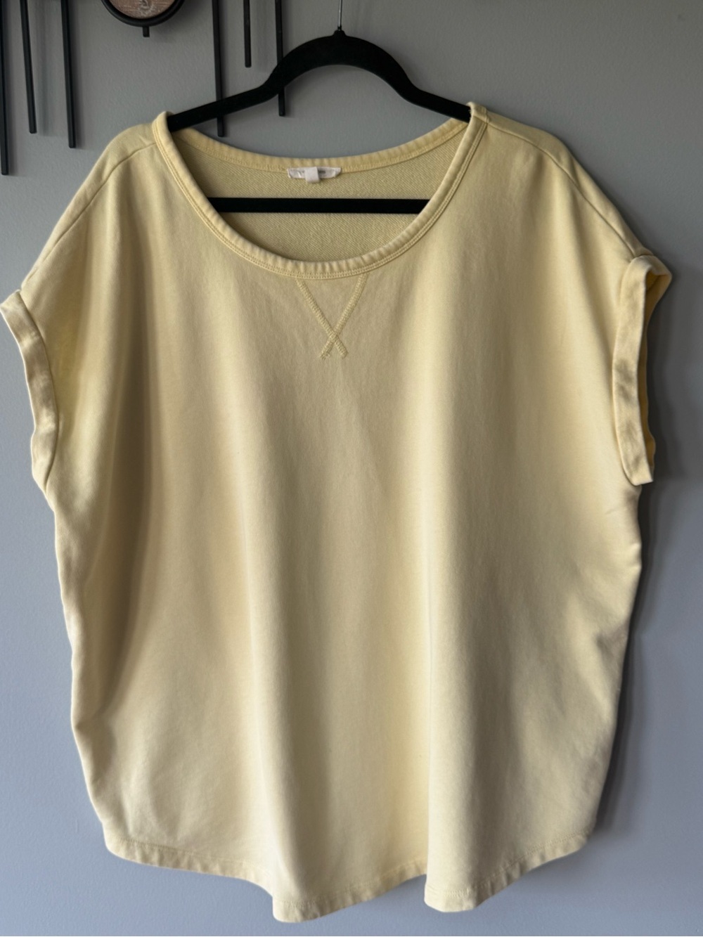 Maurices Short Sleeve Scoop Neck Top in Pale Yellow Size 1X